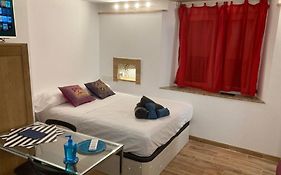 Malagueña Salerosa Apartamento - estudio con terraza En casa típica de 1 a 4 dormitorios